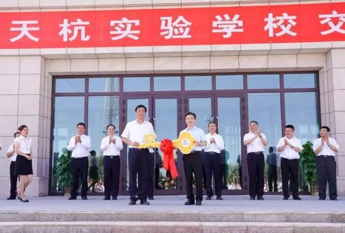 “疫”线面孔读后感｜杭州市天杭实验学校610班雷立行：我们再也不会孤单