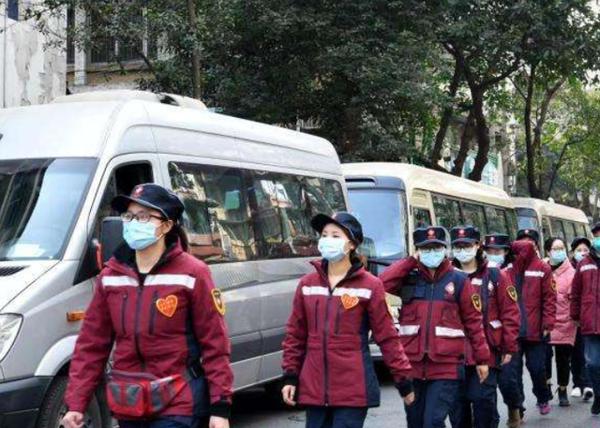 泪目！小学生作文：“钟南山爷爷说不出门，为什么爸爸要上班？” 7
