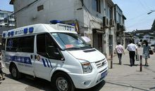 小学生作文，救护车来了我们小区……