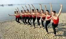 高考实用文体作文备考：放飞青春梦想，绽放青春年华