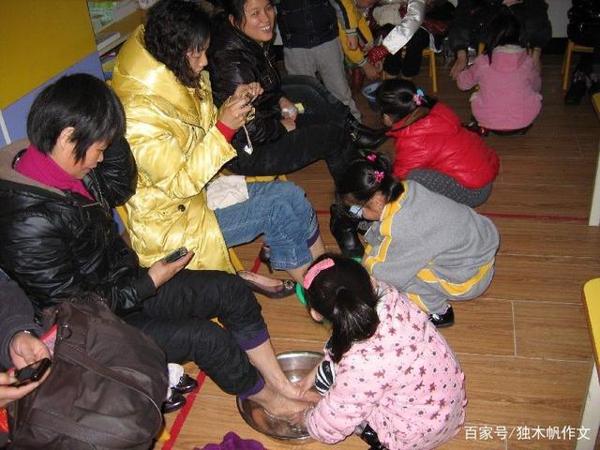 三年级作文:妇女节给妈妈洗脚