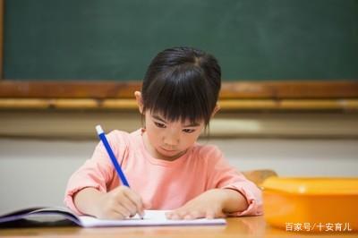 妈妈教上小学的孩子写作文,用了这2个方法,孩子的作文经常满分