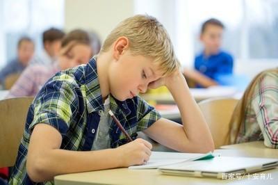 妈妈教上小学的孩子写作文,用了这2个方法,孩子的作文经常满分 2