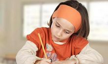 孩子写不出作文被急哭，3个高效方法，让孩子从容写出优秀的作文