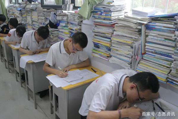 高考作文三段论太老了,了解这些下笔,会让阅卷老师眼前一亮! 2