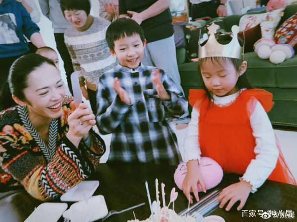 姚晨晒儿女相处趣事,土豆写作文吐槽妹妹淘气,有理有据认真可爱 3