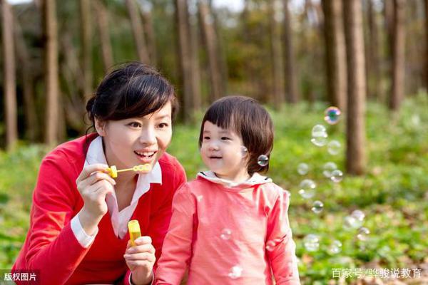 中学生作文点评：《那些暖心的小幸福》，紧扣“小”字，巧妙构思