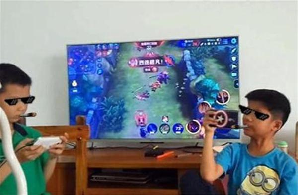 王者荣耀:小学生眼中的阿轲是什么样的?“红buff可以让她回血”