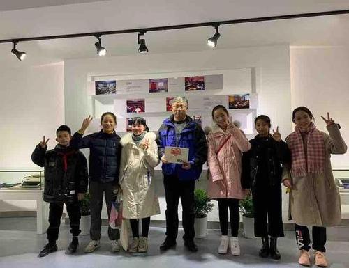 “疫”线面孔读后感｜杭州市天杭实验学校410班傅云帆：“疫”线面孔，最美面孔