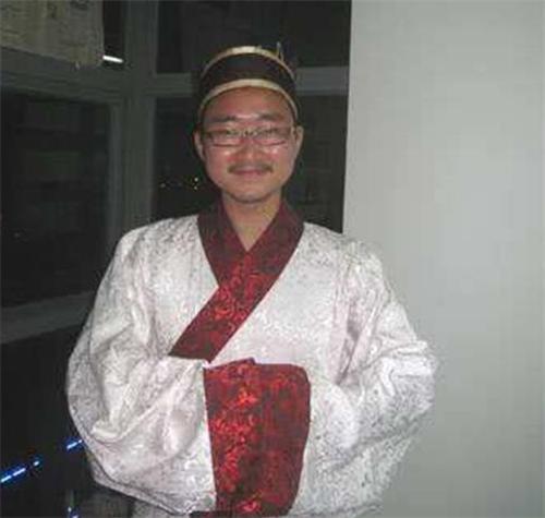 他用甲骨文参加高考，作文仅得6分却被名校破格录取，现怎样？ 3