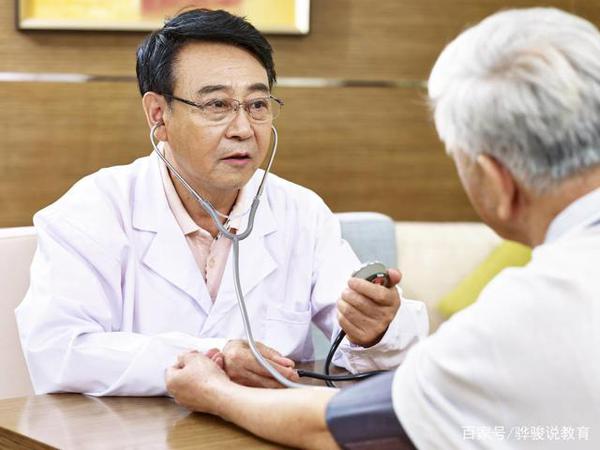 高考作文猜题、优秀作文点评:《铭记他们,不分先后》