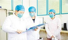 父亲奋战一线抗击疫情12岁男孩写作文为他加油