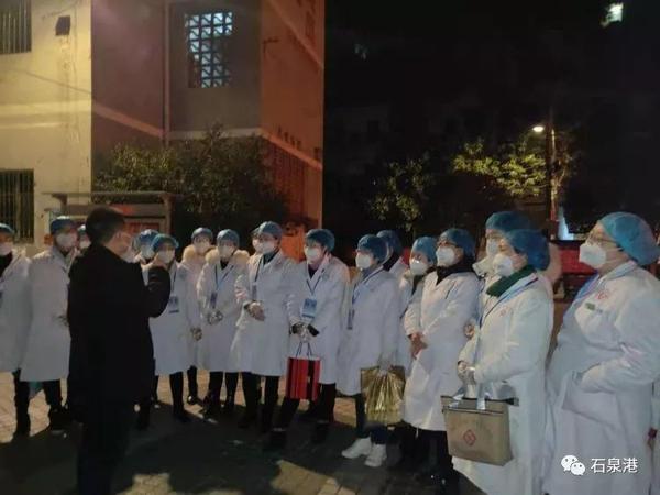 笔触│中学娃作文：你们是石泉的白衣卫士 1