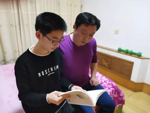 和美教育•寒假生活｜防疫之下，书香弥漫，思想共舞（亲子篇）——《门廊上的男孩》读后感