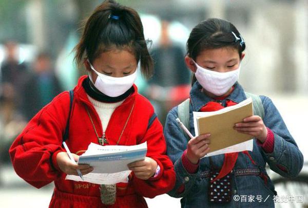 小学生作文《我的爷爷》火了,灵魂拷问让爷爷很为难,老师:神童