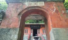 爬陡峭的金顶_600字