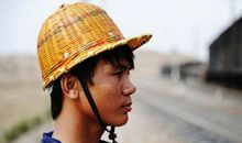 2012北京高考零分作文：一个铁路巡道工的爱与真_800字