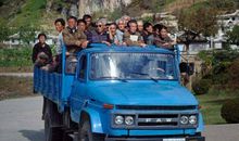 2011大连中考作文题目：《这样做值得》；“容纳”