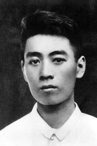 中国现代名人故事：中国现代名人成龙_1200字