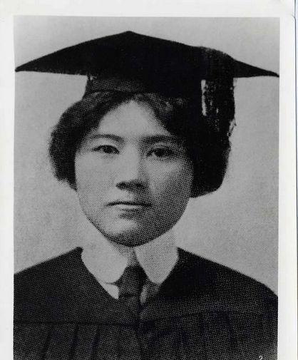 中国现代名人故事：现代名人宋庆龄_1200个单词