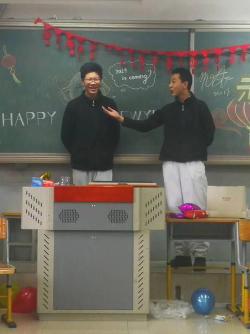 六年级上古诗词改写：扩展“笑声穿越” _500字