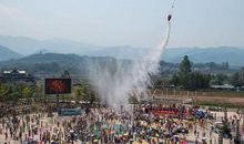Water-splashing Festival_1200字