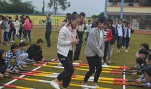 有趣的课间活动——跳竹竿_500字