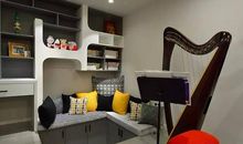 威严中的人文_1200字