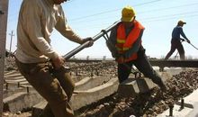 为农民工让出一条道_800字