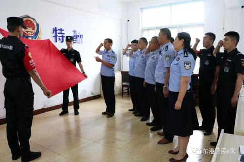 女警小娟在灾后母乳喂养婴儿：我只想为他们做些事情_3000字