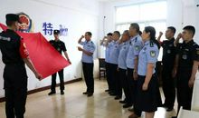 女警将晓娟哺乳灾后婴儿:我只想为他们做点事_3000字