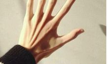 谭千秋:那双手 那守护的姿势_700字