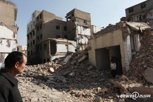 废墟中的孩子_450话