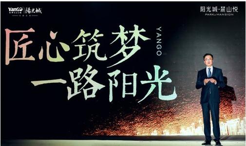 面对阳光，回到黑暗_700字