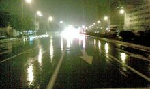 没有方向的我孤单站在马路边_2000字