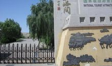 关于长城的传说：冰道运石_300字