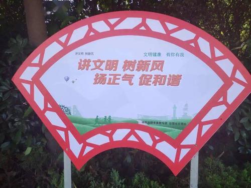 关于雷锋的构图：向雷锋学习并创造新风格_1000个单词