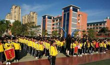 关于雷锋的作文:国旗下讲话-学雷锋,树新风_600字