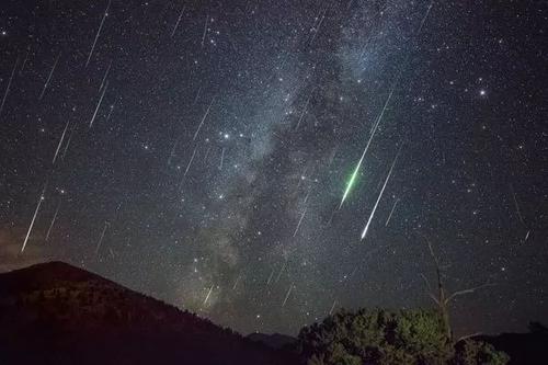 关于流星雨的组成：午夜流星雨_900个单词