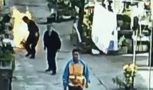 2017高考话题作文：善意之举，助人更暖人