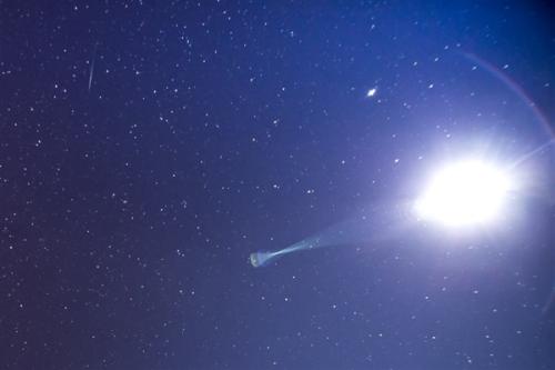 关于流星雨的诗：齐觉·叶听Yin_50个字符的老歌《流星雨》