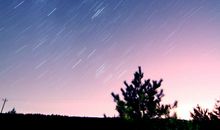 关于流星雨的作文：你不是一颗寂寞的流星_300字