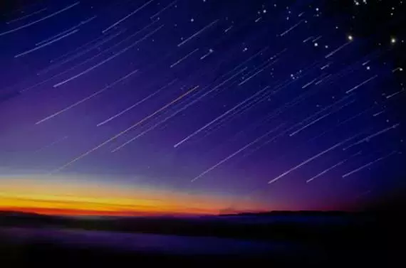 关于流星雨的构图：dream_1500个单词中的流星雨