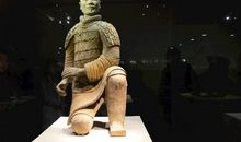 介绍秦兵马俑导游词 _500字