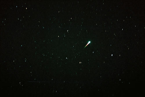 关于流星雨的组成：流星颂_800个单词