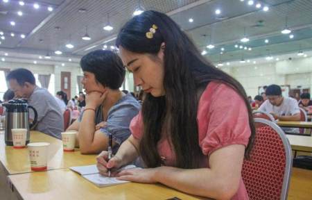 茅盾青年文理学院的优秀作品：彩虹桥的承诺