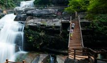 黄满寨瀑布_550字