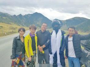 [我的偶像]一路上的风景_900字