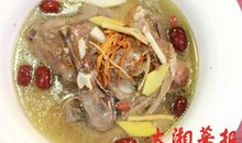 公鸡和水鸭互相学本领