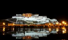 夜幕下的布达拉宫_500字